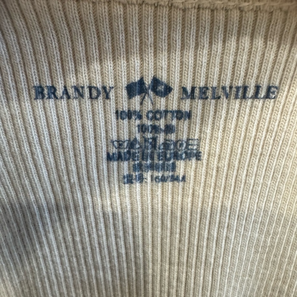 Brandy Melville Crop Tank - Raw Hem - Picture 6 of 6
